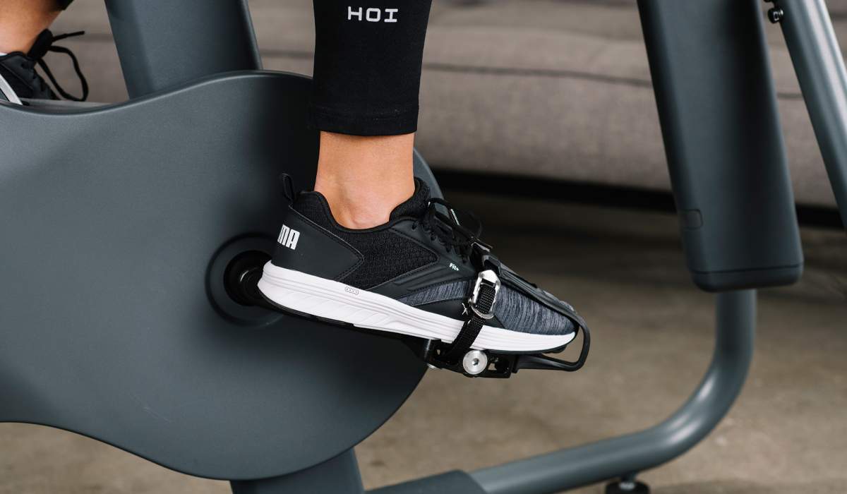 Los pedales SPD combi-click de los tres modelos HOI FRAME le ofrecen una flexibilidad total, tanto si lleva zapatillas deportivas normales como zapatillas de carretera.