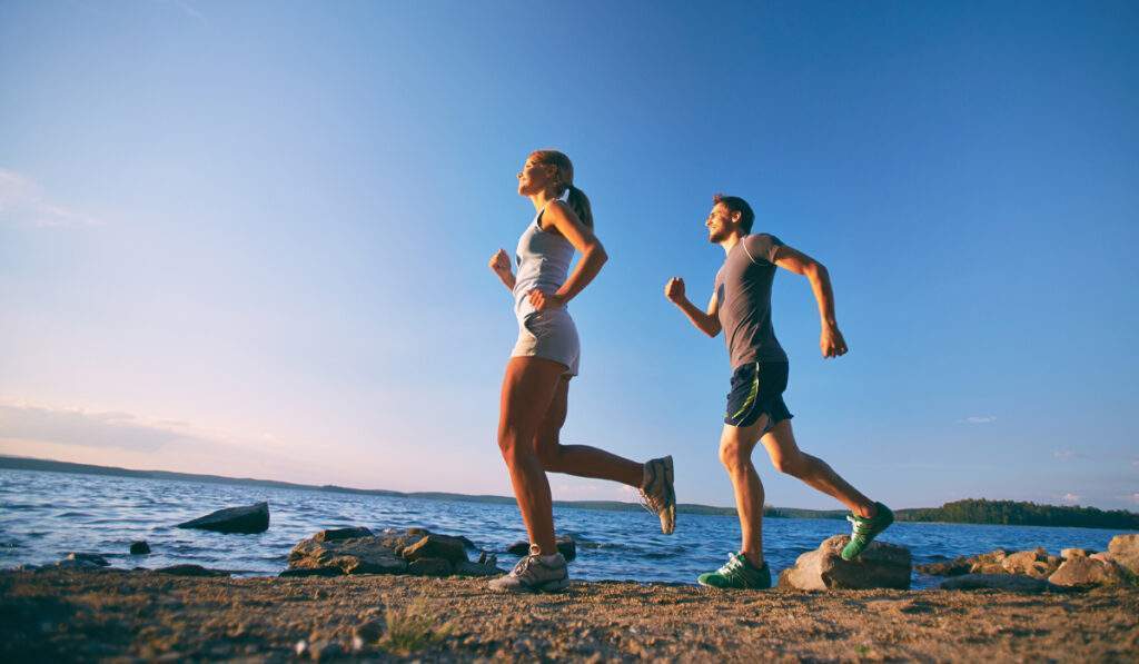 O jogging é o exercício de férias perfeito para explorar os arredores e manter a forma.